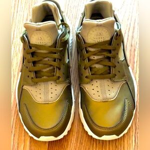 Authentic Nike Air Huarache Womens Sz 6.5 Gold AA0523-201